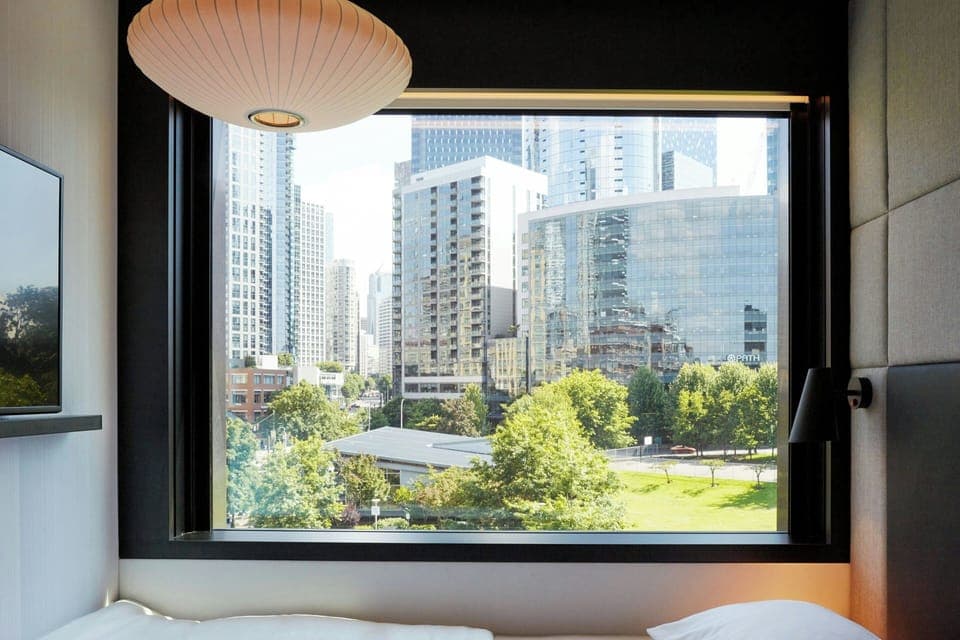 Room, 1 King Bed (High Floor) | Premium bedding, down comforters, pillowtop beds, in-room safe