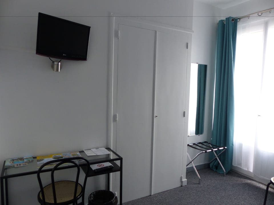 Basic Twin Room | Premium bedding, individually decorated, individually furnished, desk