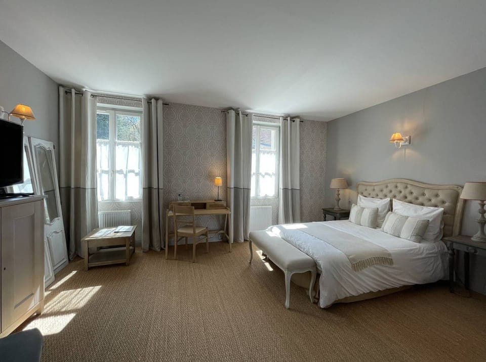 Luxury Double Room, Private Bathroom, City View (Chambre n°1 Double Sup) | 1 bedroom, individually decorated, individually furnished, desk