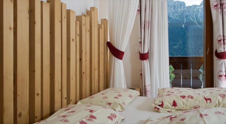 Suite, Mountain View | In-room safe, desk, free cribs/infant beds, free WiFi