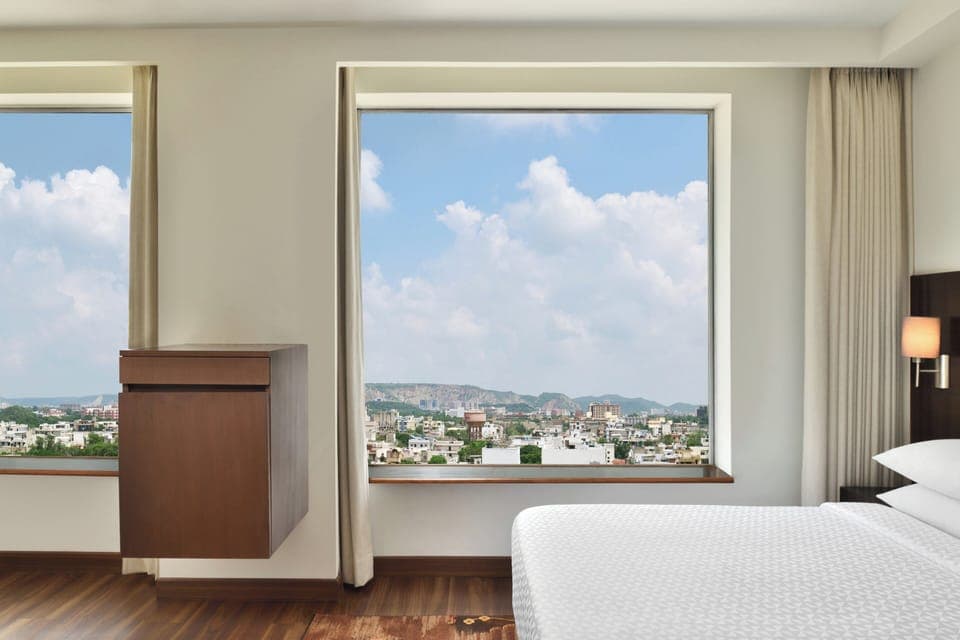 Premium bedding, minibar, in-room safe, desk