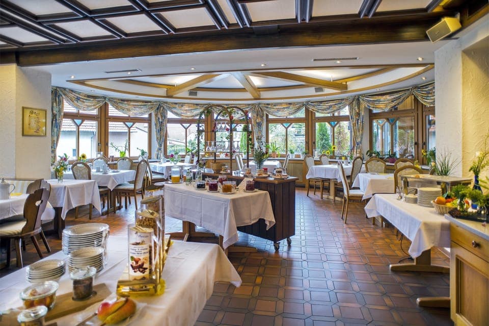 Daily buffet breakfast for a fee