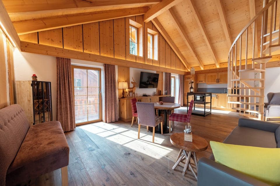 Chalet, 2 Schlafzimmer, Whirlpool, Sauna (Wald-Chalet) | 1 bedroom, minibar, in-room safe, blackout drapes