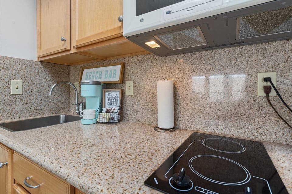 205 - Starfish | Private kitchen | Microwave, coffee/tea maker, toaster