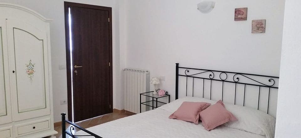 Desk, soundproofing, rollaway beds, free WiFi