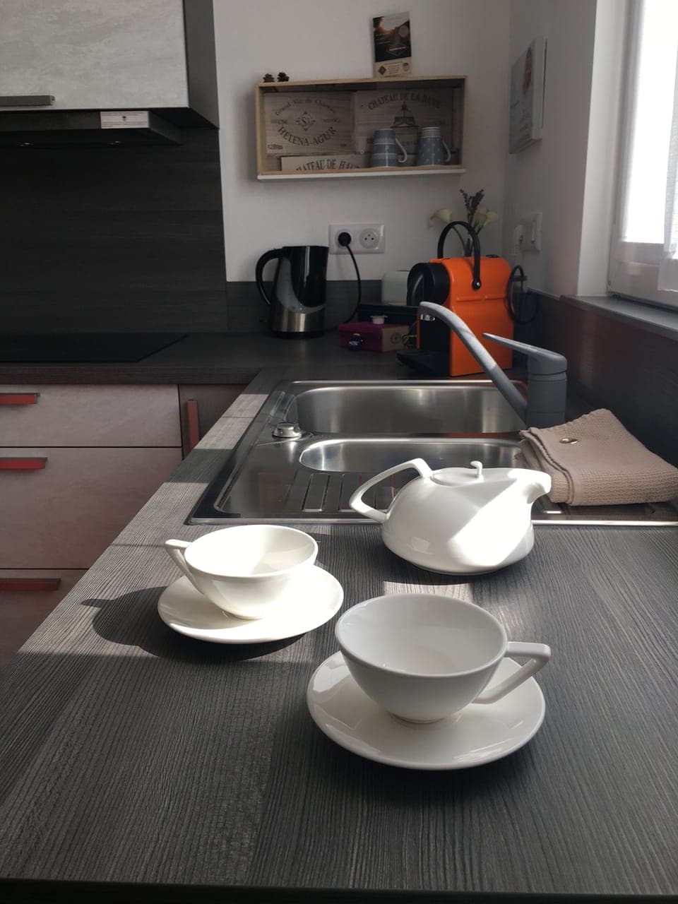 Deluxe Studio, 1 Queen Bed, Kitchen, Garden View | Coffee and/or coffee maker