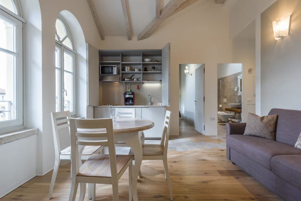 Apartment (Suite Romantic) | Living area | Flat-screen TV