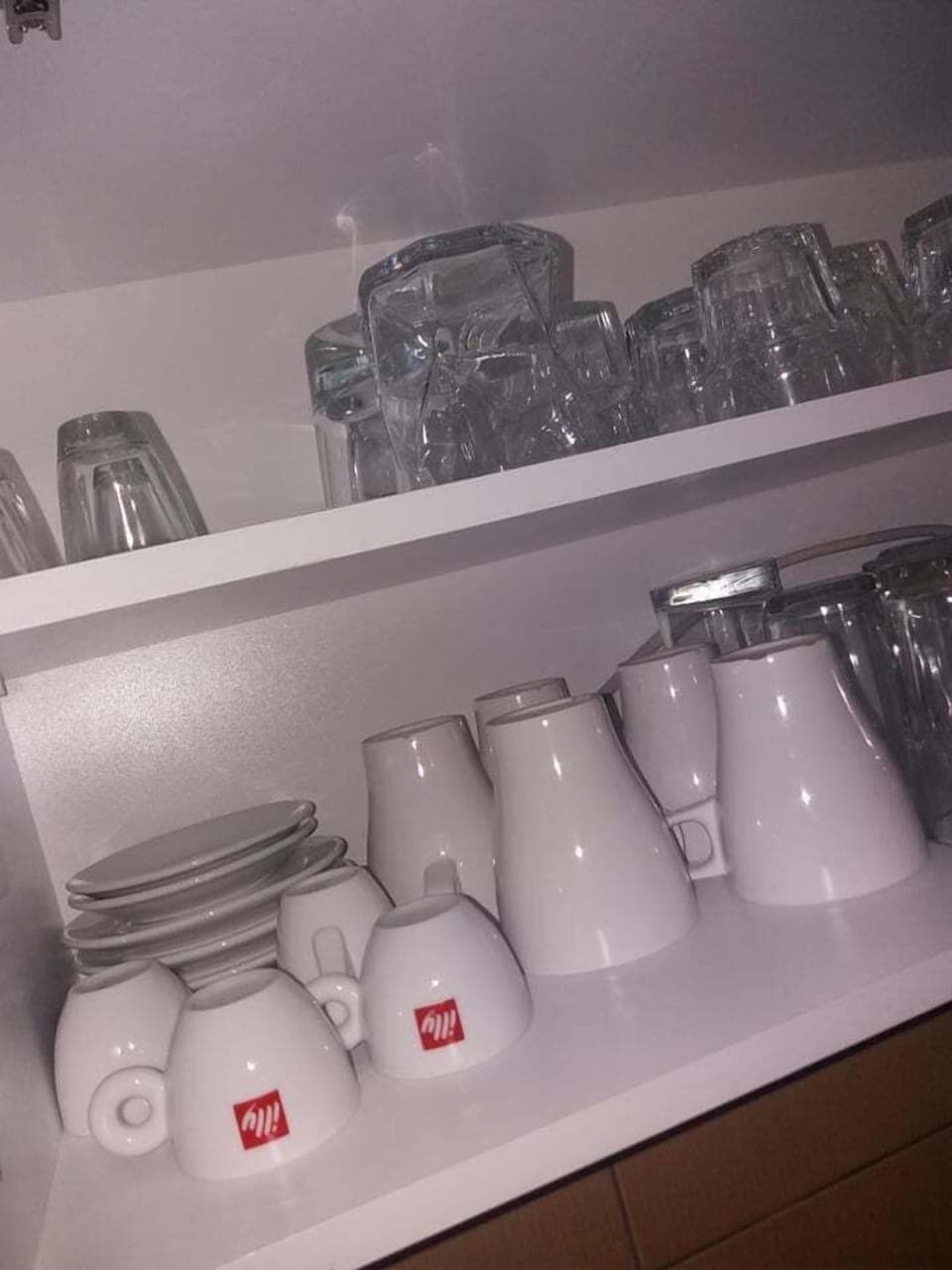 Economy Twin Room, 1 Bedroom, Shared Bathroom | Shared kitchen | Fridge, oven, stovetop, dishwasher