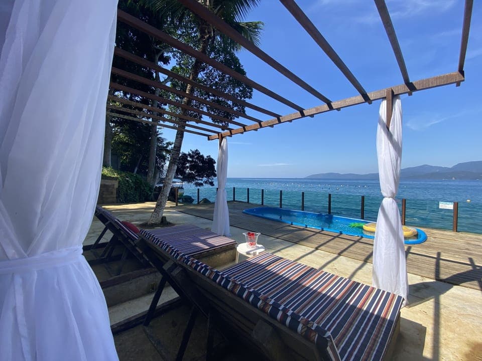 32-inch LED TV with cable channels, TV