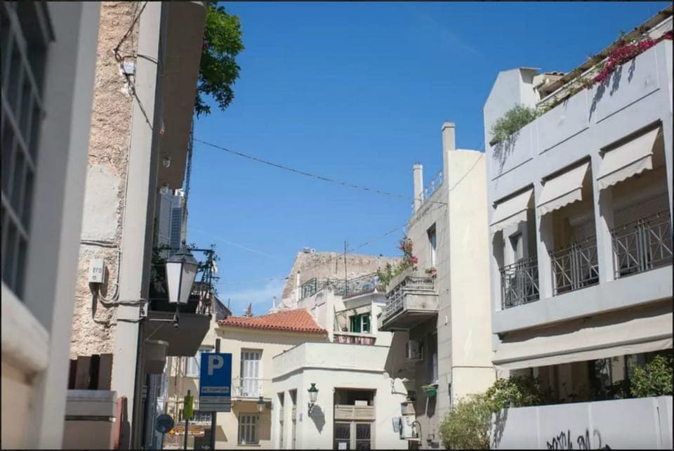 Traditional Studio Suite, City View, Corner | Property grounds