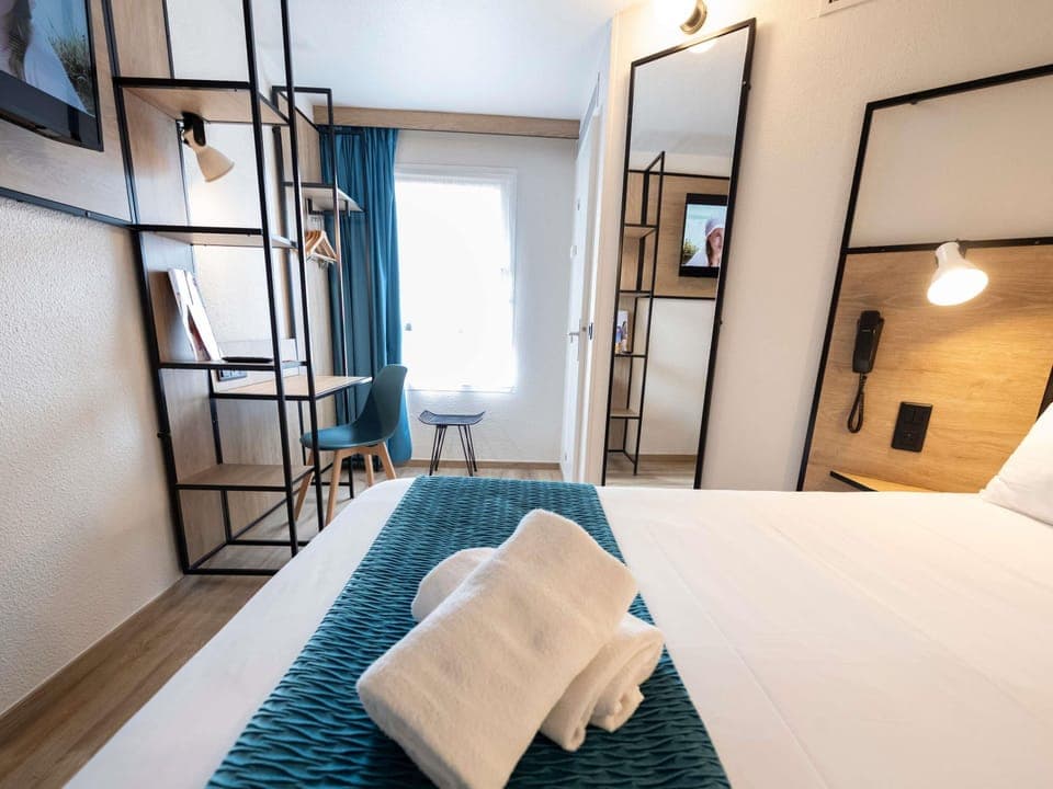 Standard Room, 1 Double Bed | Premium bedding, desk, laptop workspace, blackout drapes