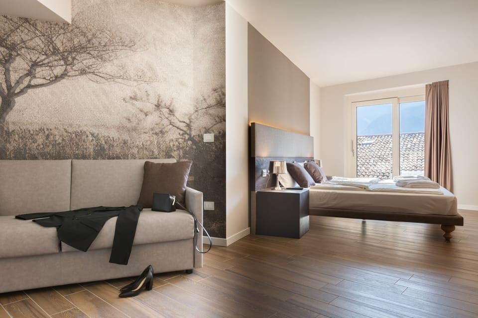 Junior Suite | Down comforters, in-room safe, soundproofing, cribs/infant beds