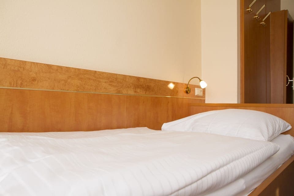 Double Room | Hypo-allergenic bedding, in-room safe, desk, blackout drapes