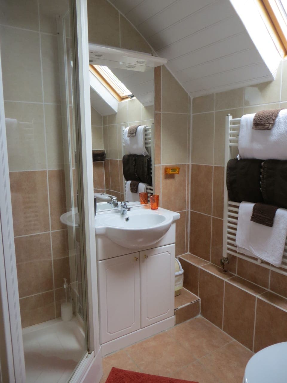 Shower, free toiletries, hair dryer, towels