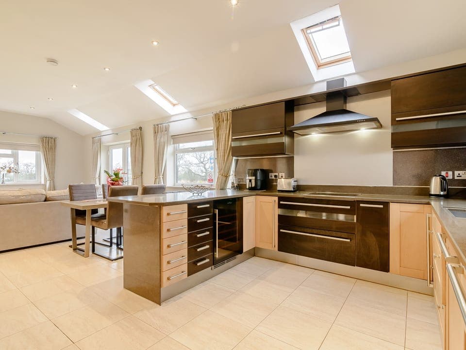 Cottage | Private kitchen | Fridge, microwave, stovetop, dishwasher