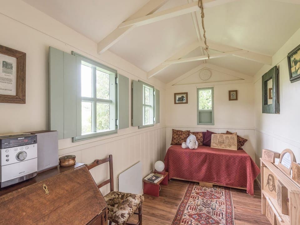 Cottage | 2 bedrooms, individually decorated, individually furnished