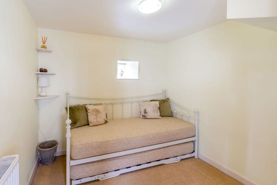 Cottage | 2 bedrooms, individually decorated, individually furnished, free WiFi