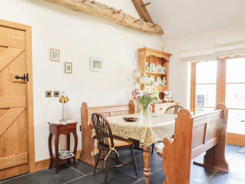 Cottage | Private kitchen | Microwave, stovetop, dishwasher, cookware/dishes/utensils