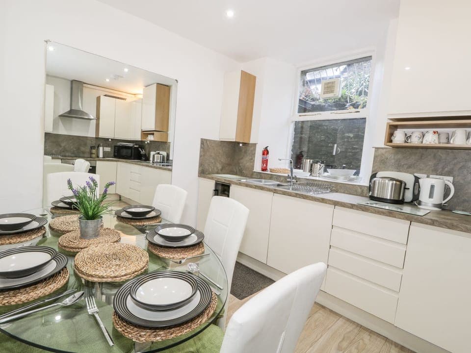 Cottage | Private kitchen | Fridge, dishwasher, highchair, cookware/dishes/utensils