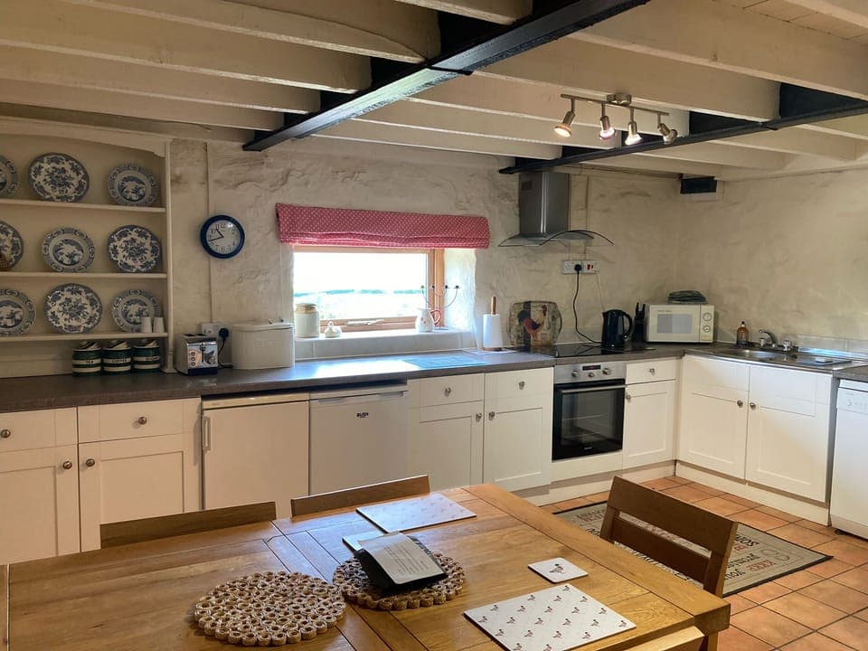 Cottage | Private kitchen | Dishwasher, highchair, cookware/dishes/utensils
