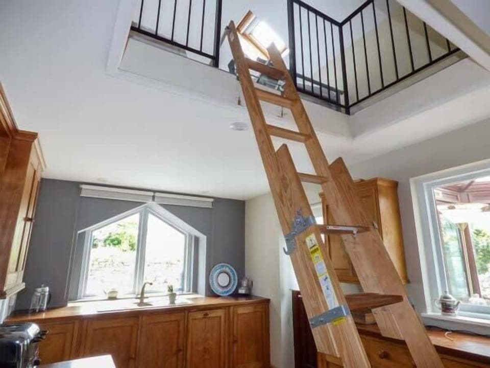 Cottage | Private kitchen | Fridge, stovetop, dishwasher, highchair