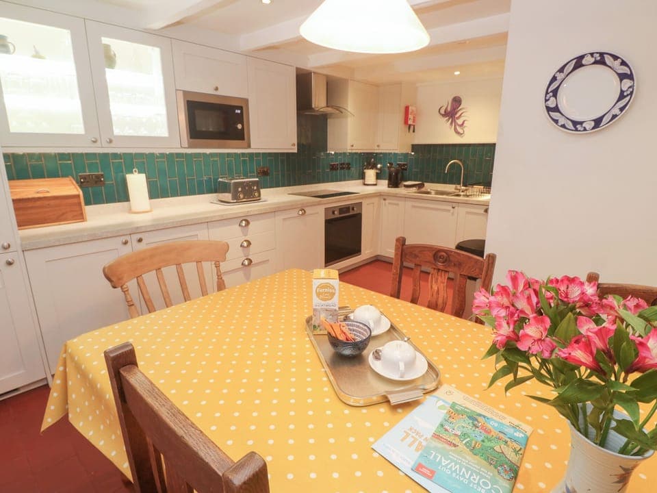 Cottage | Dining