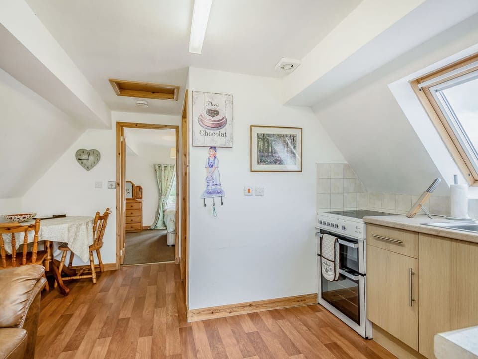 Cottage | Private kitchen | Fridge, microwave, stovetop, cookware/dishes/utensils