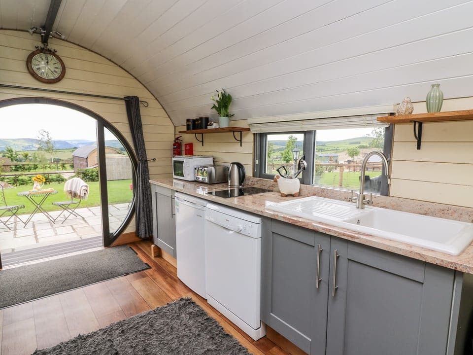 Cottage | Private kitchen | Fridge, microwave, stovetop, dishwasher