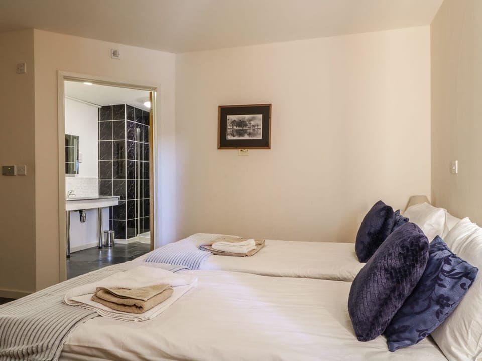 Cottage | 2 bedrooms, individually decorated, individually furnished, free WiFi