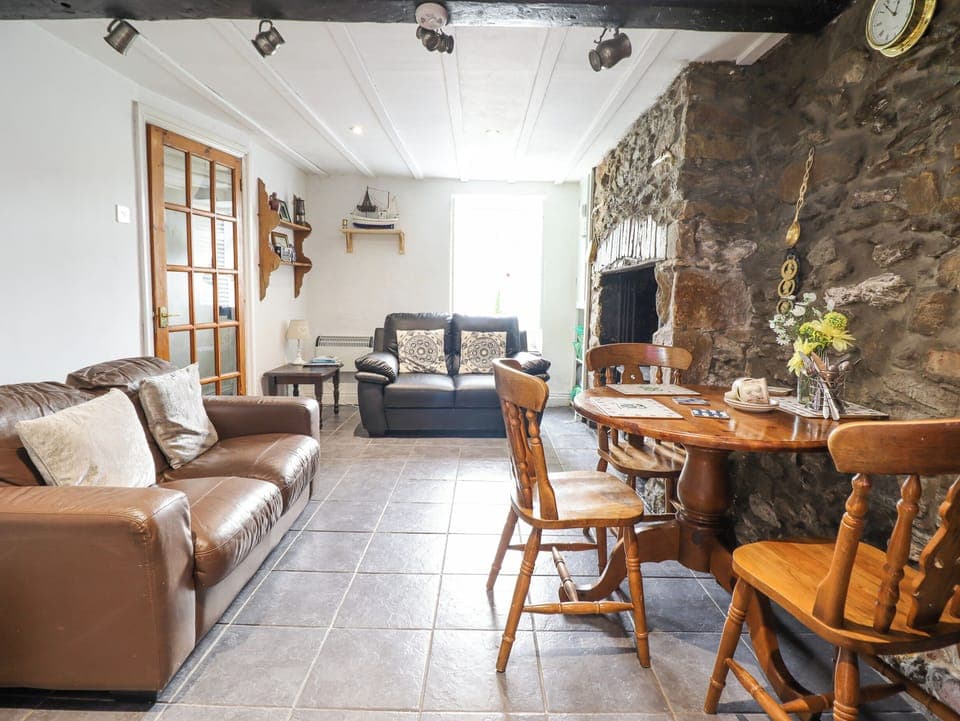 Cottage | Interior