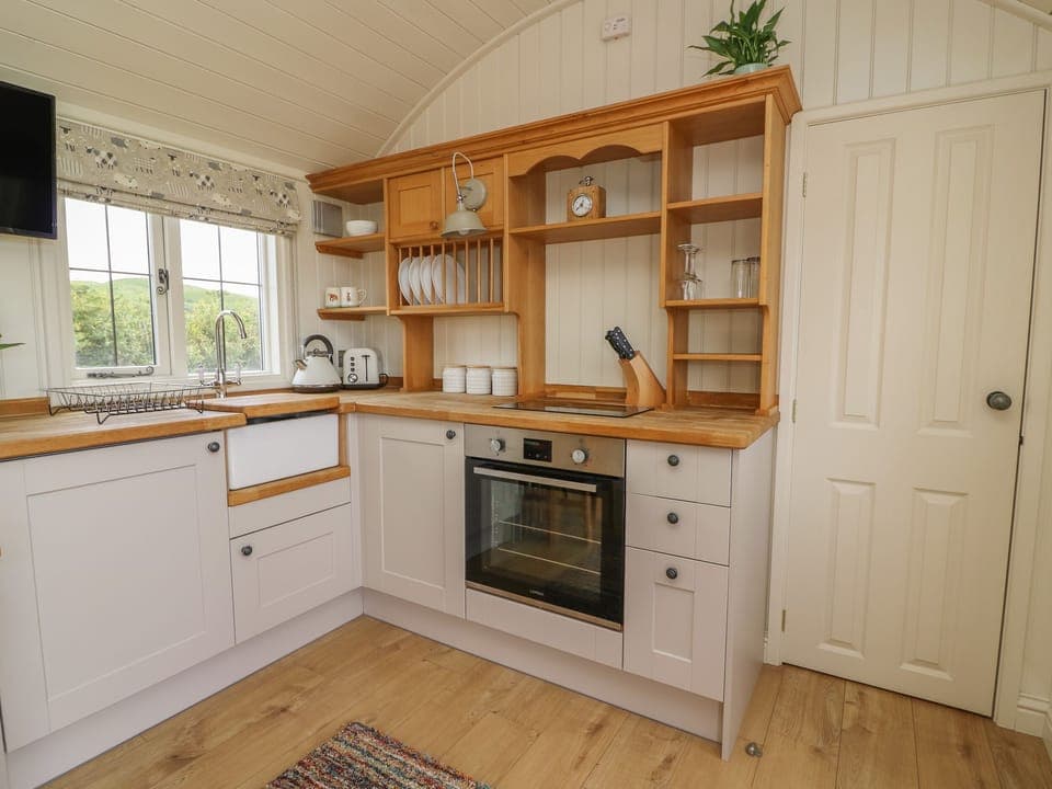Cottage | Private kitchen | Cookware/dishes/utensils
