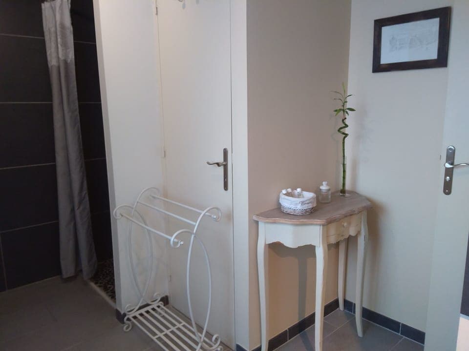 Superior Suite, Ensuite (Duplex) | Bathroom | Hair dryer, towels, soap, shampoo