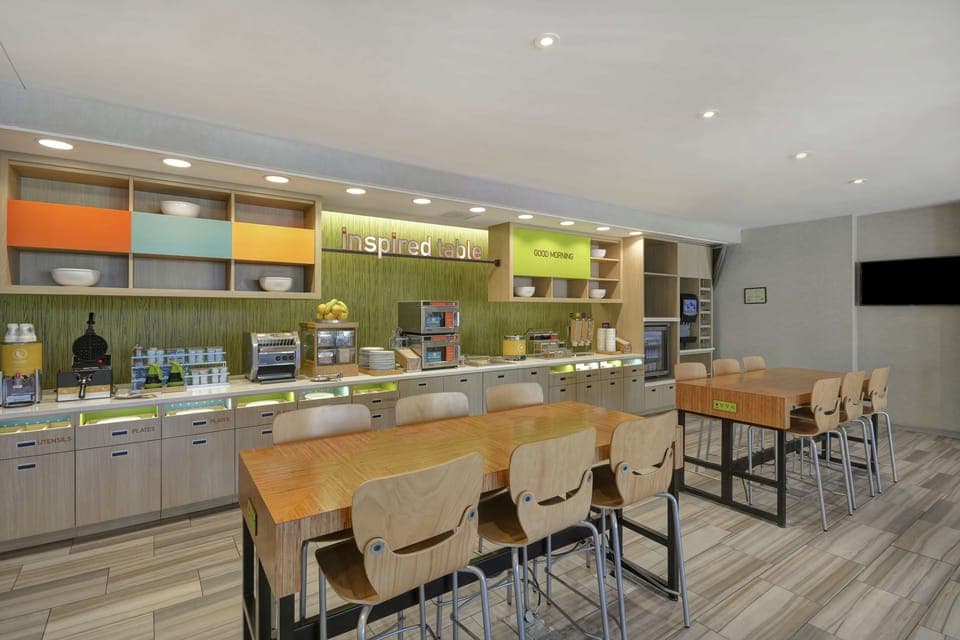 Free daily buffet breakfast