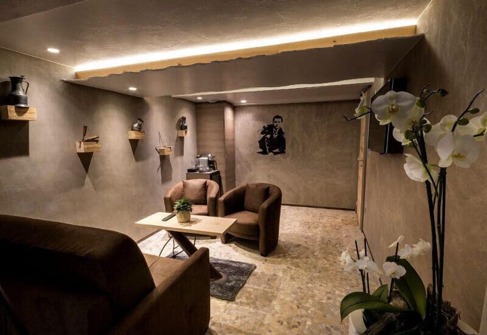 Suite, 1 King Bed, Non Smoking, Garden View | Living area | TV