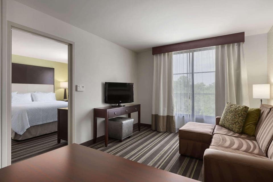 Two room suite king bed | Living area | 32-inch flat-screen TV with satellite channels, TV