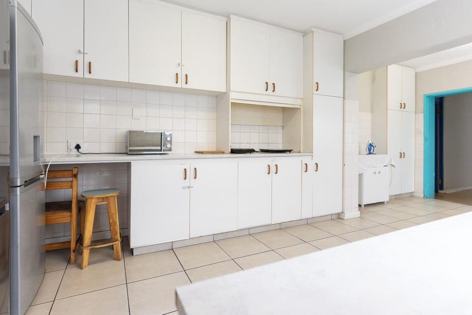 Fridge, microwave, stovetop, electric kettle