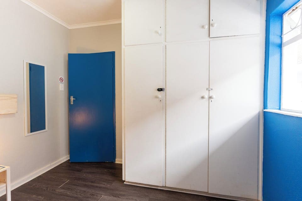 Standard Single Room, Shared Bathroom | Wardrobe