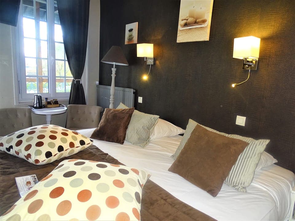 Comfort Double Room | Desk, blackout drapes, soundproofing, free WiFi