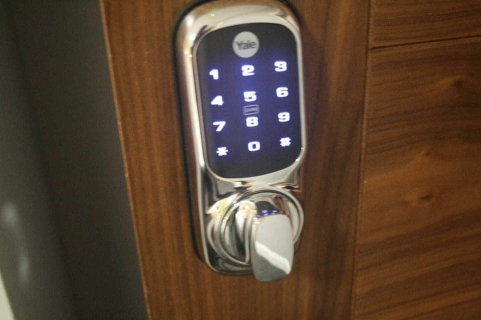 Deluxe Twin Room | Tech