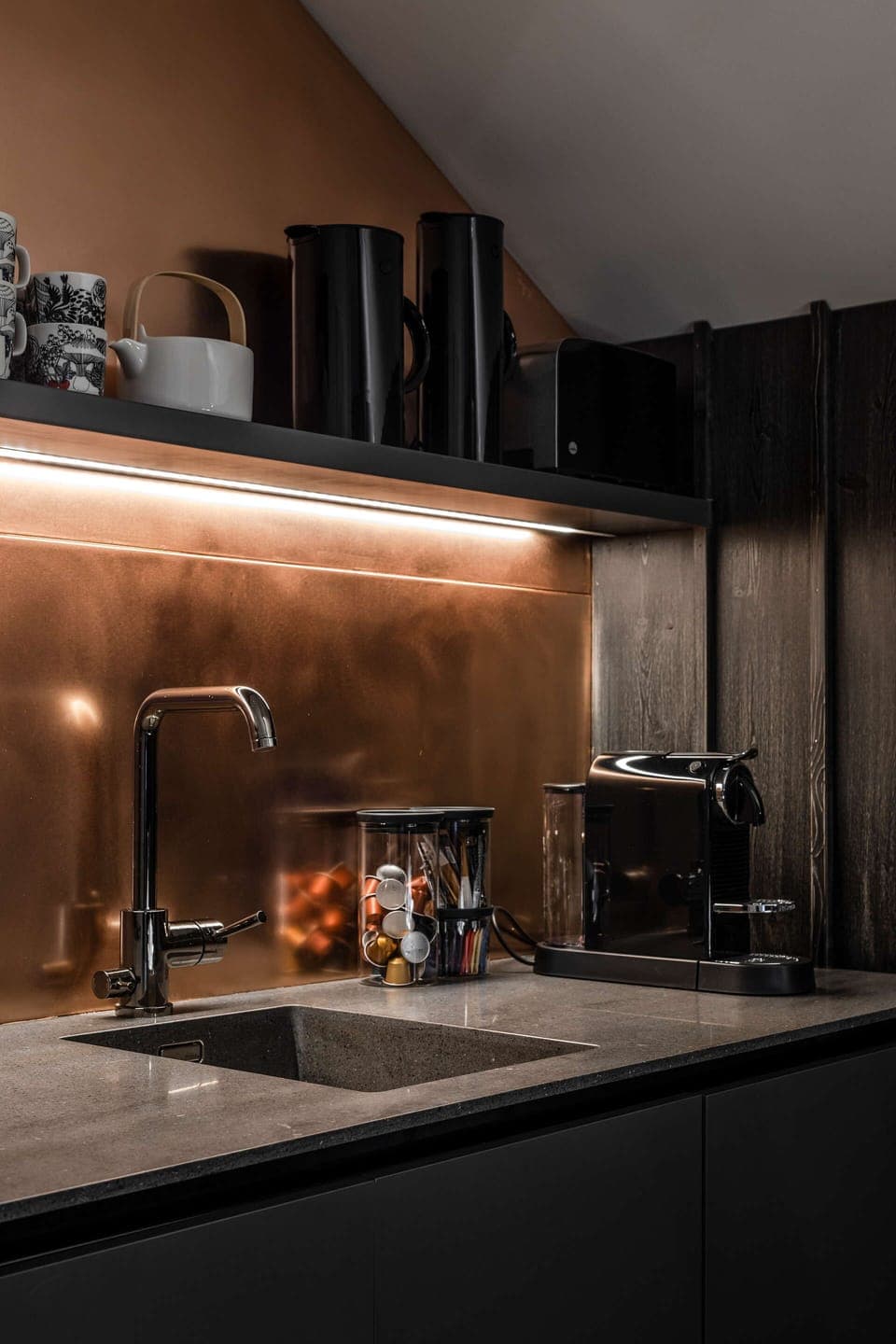 Kelo [The Dead Tree] | Private kitchen | Fridge, microwave, stovetop, dishwasher