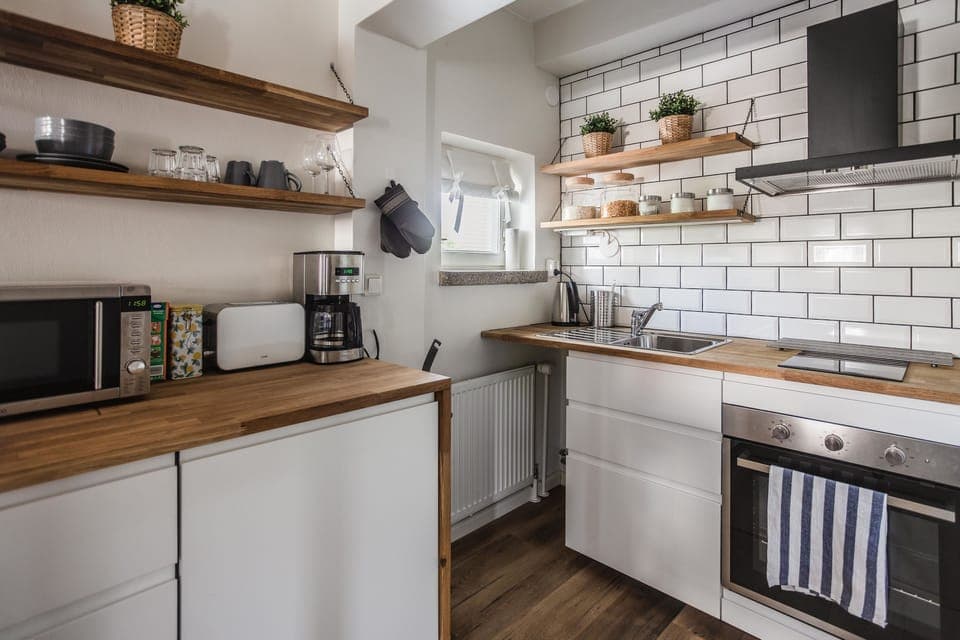Studio, 2 Twin Beds | Private kitchen | Fridge, microwave, oven, stovetop