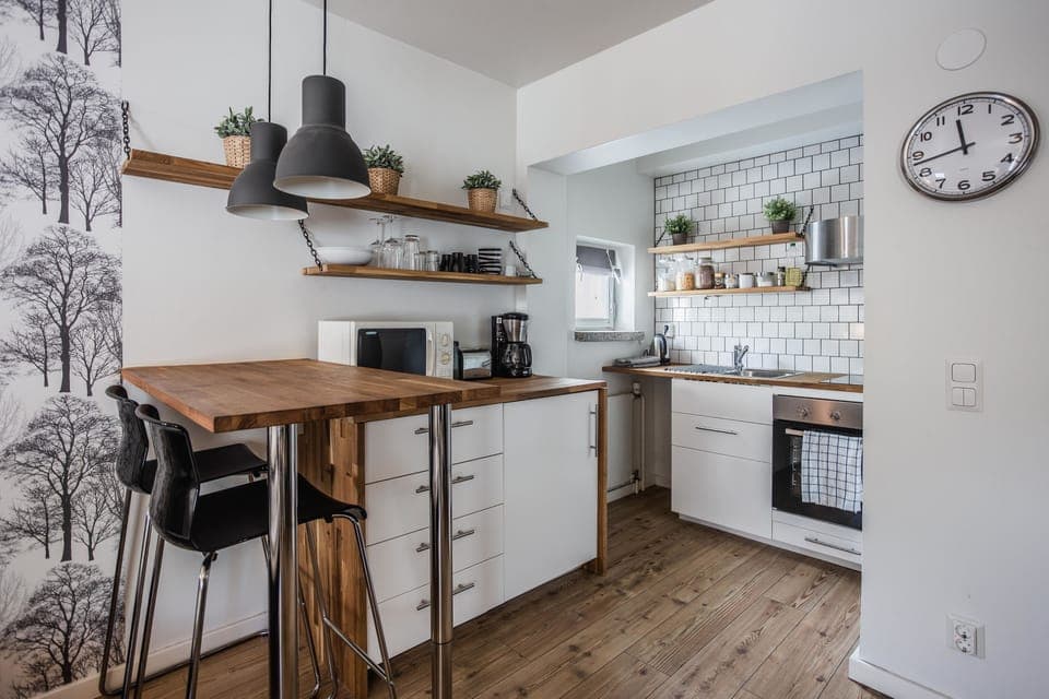 Studio, 2 Twin Beds | Private kitchen | Fridge, microwave, oven, stovetop