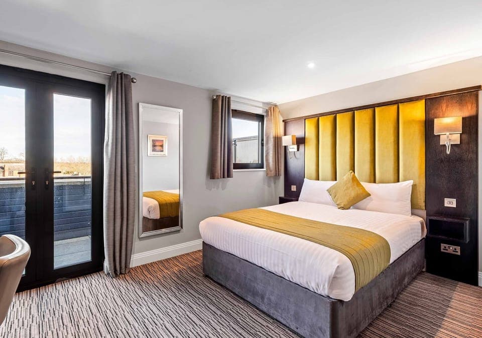 Deluxe Double Room, City View | Desk, iron/ironing board, free WiFi, bed sheets