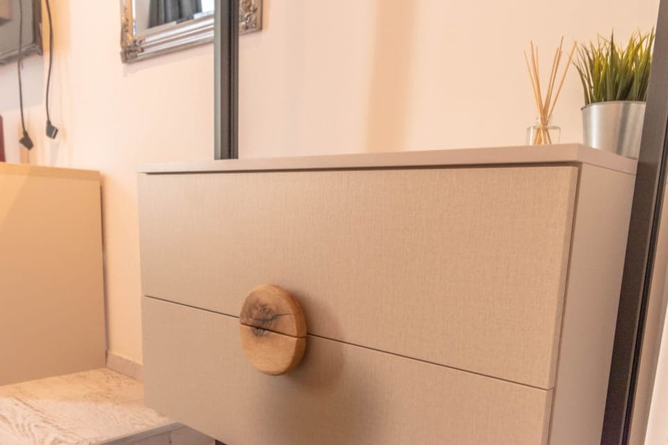 City Studio Suite | Desk, iron/ironing board, free WiFi, bed sheets