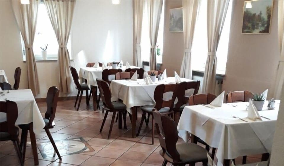 Daily buffet breakfast (EUR 11.90 per person)