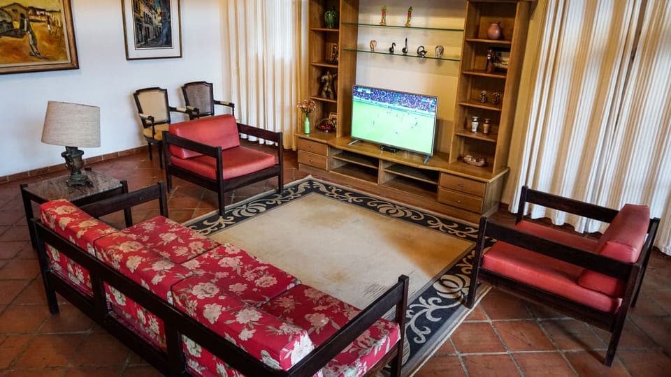 32-inch LCD TV with cable channels, TV