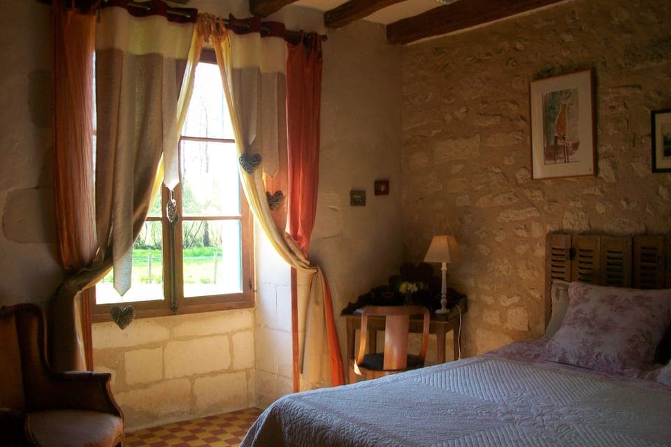 Room (Eveillure) | Egyptian cotton sheets, premium bedding, Select Comfort beds