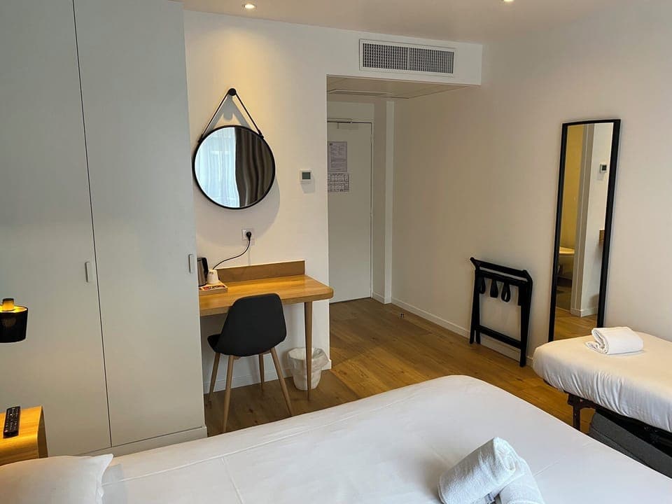 Triple Room | Laptop workspace, blackout drapes, soundproofing, free WiFi