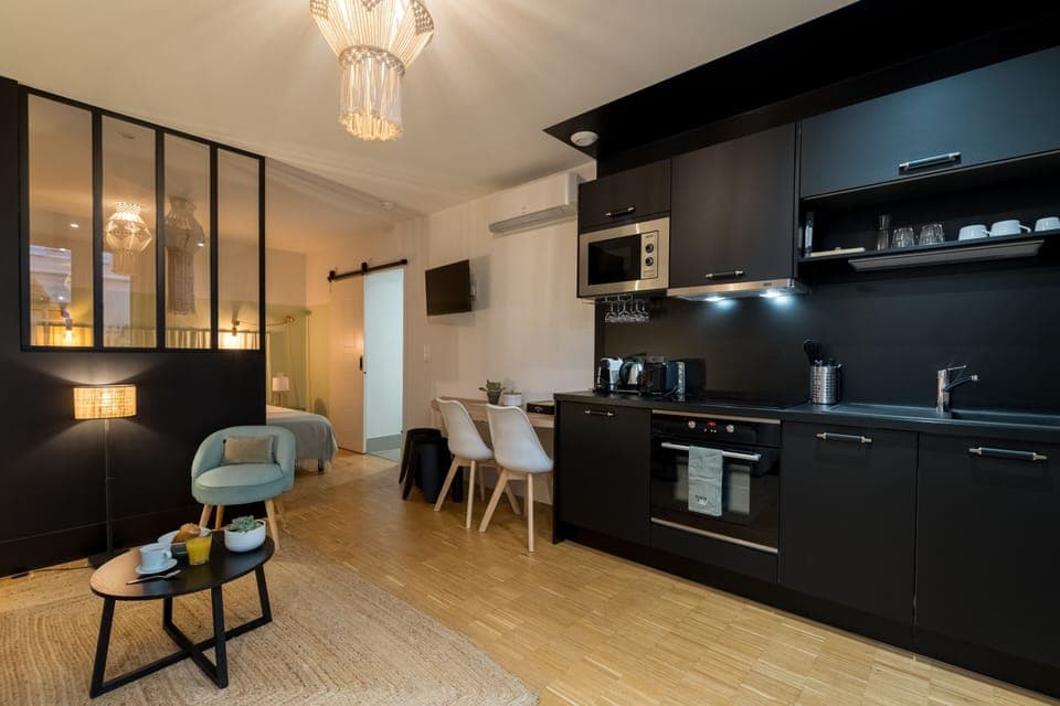 Apartment, Private Bathroom (Euzèbe) | Private kitchen