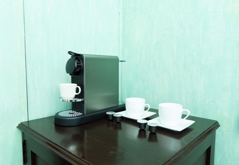 Deluxe Suite, 1 King Bed | Coffee and/or coffee maker